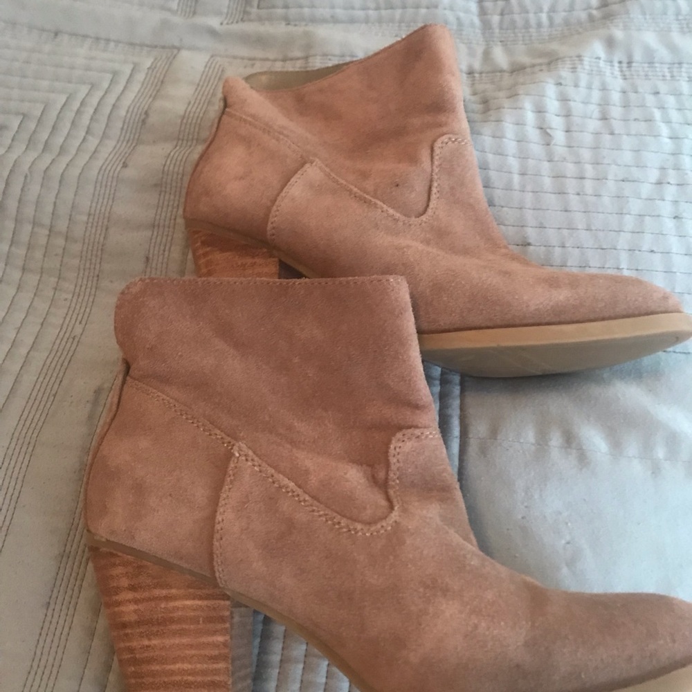 Suade light brown booties